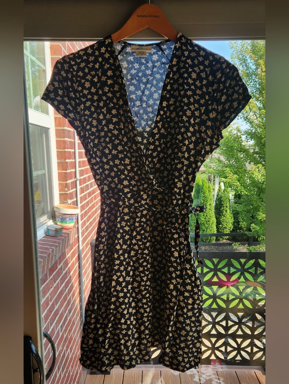Banana Republic True Vintage Friends 90s Era Mini Faux Wrap Floral Dress Size 4